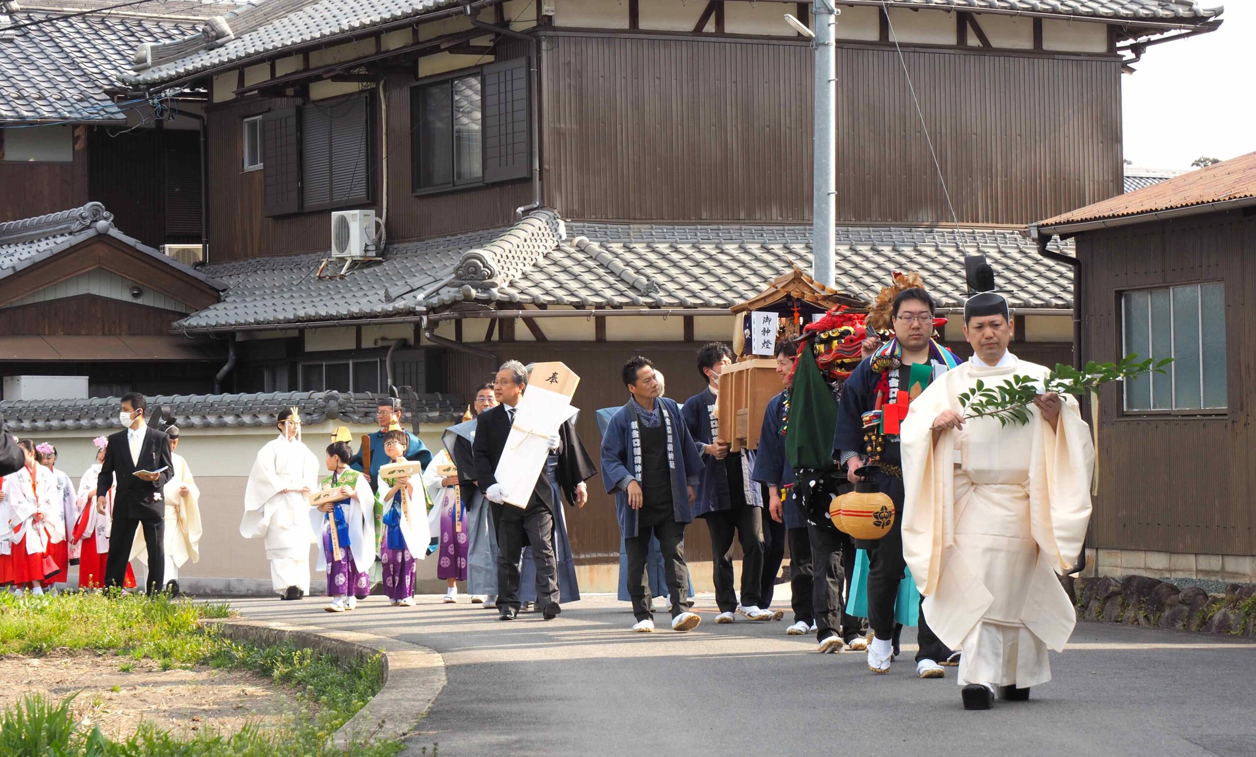 瀬古口区内を参進