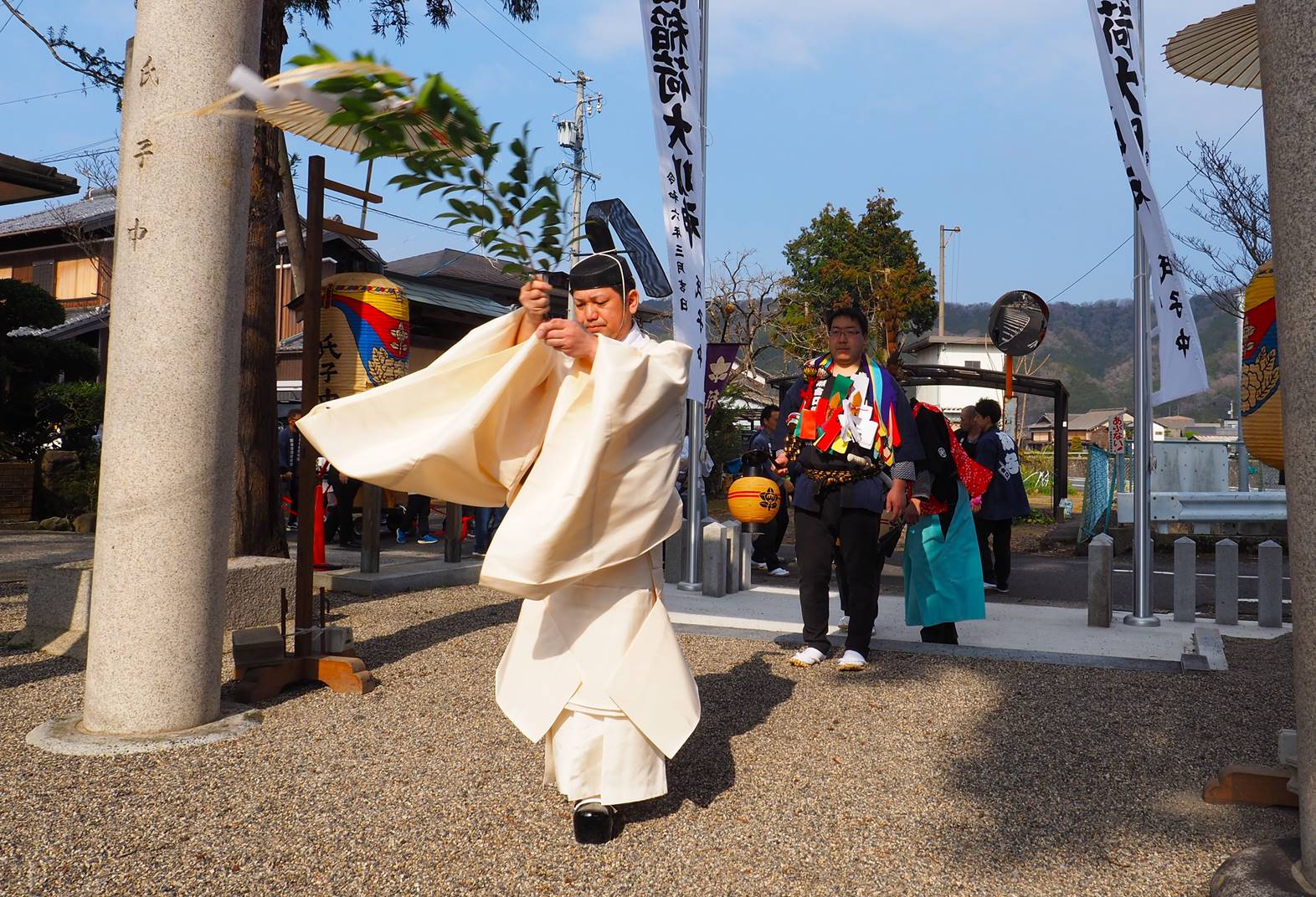 参進先頭が神社入り